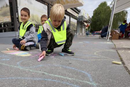 ETM NA PARKIRIŠČU V CENTRU CERKNICE 18 FOTO LJUBO VUKELIČ
